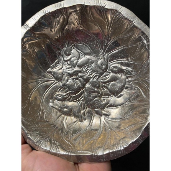 Vintage Cast Aluminum Bowl with Scene of Momma Bunny and Her Babies Playing - Picture 6 of 6